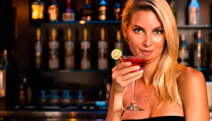 Leia mais sobre o artigo Drink Cosmopolitan, Imortalizado na Série Sex and The City – Conheça a sua Origem