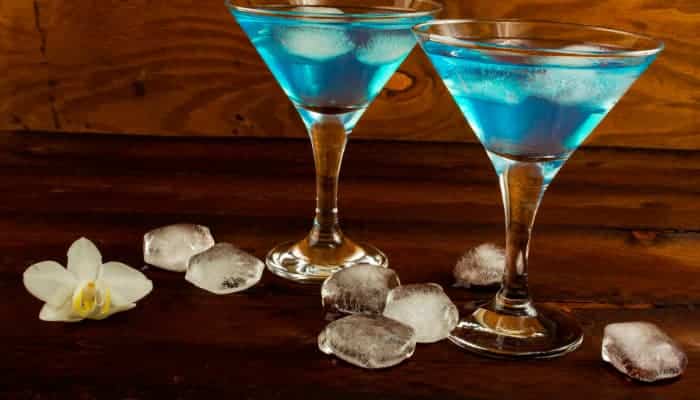 No momento você está vendo Gin Tonica com Licor Curaçao Blue, O Drink Tudo Azul!