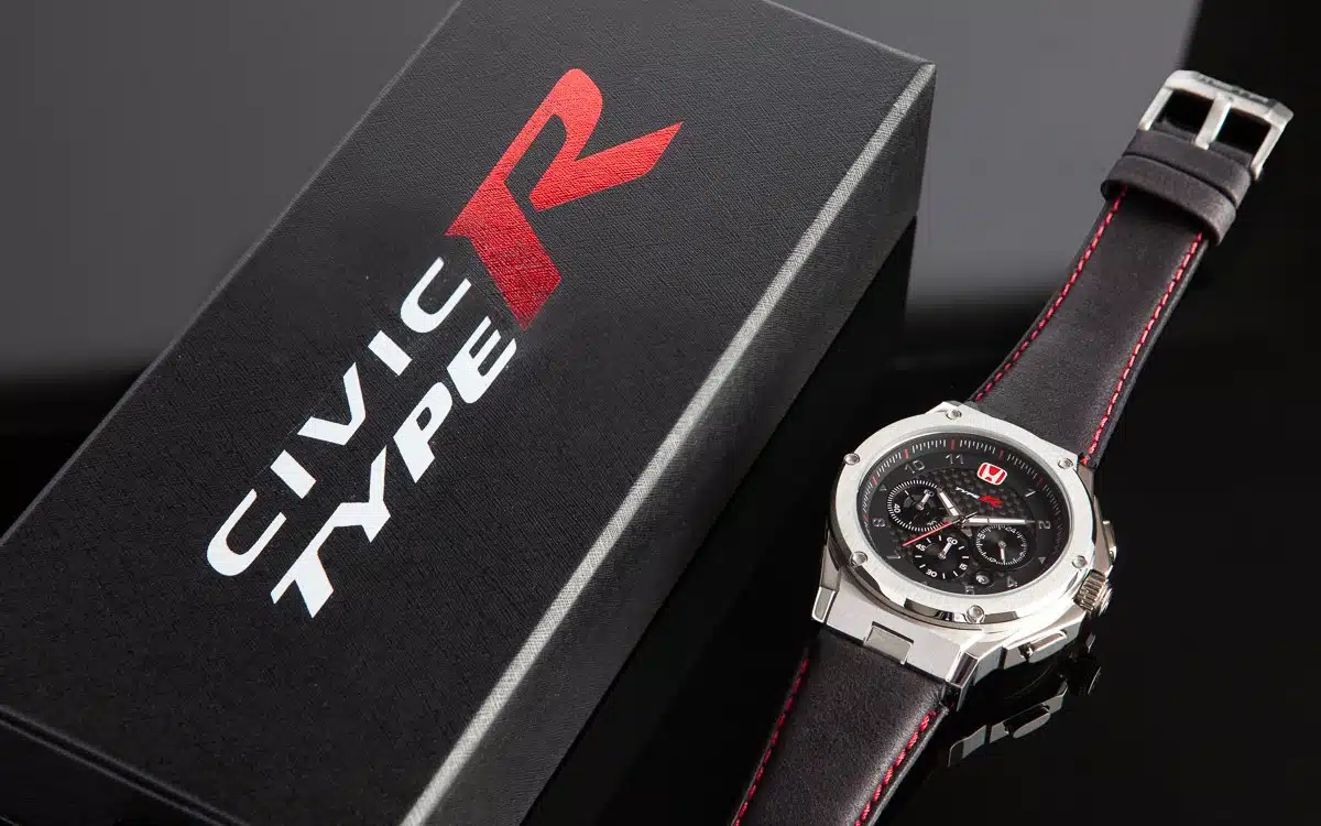Leia mais sobre o artigo Honda cria relógio baseado no Civic Type R com pulseira feita de couro de assento de carro