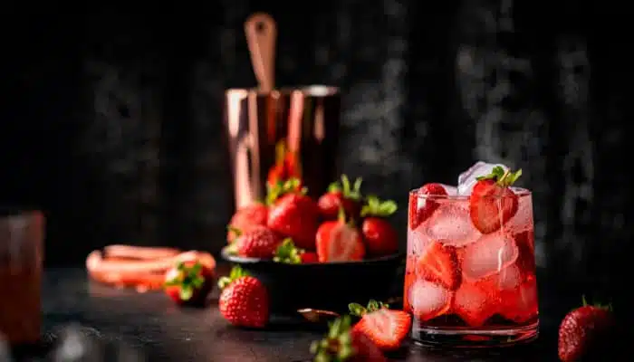 Leia mais sobre o artigo Drinks Low Carb com Vodka e Morango Delicioso e Super Leve