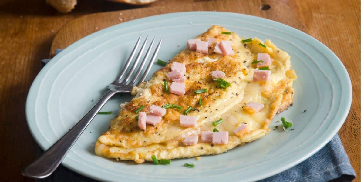 Leia mais sobre o artigo Omelete 4 queijos bem saboroso e muito fácil de preparar para o lanche da família