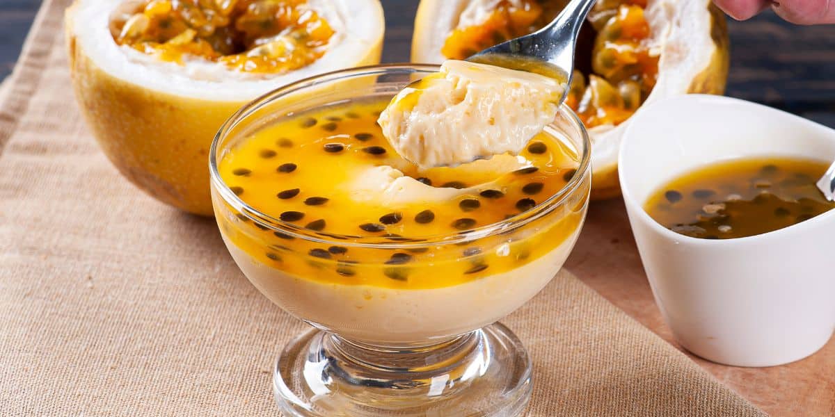 Leia mais sobre o artigo Receita do mousse de maracujá da vovó delicioso e fácil com 3 ingredientes