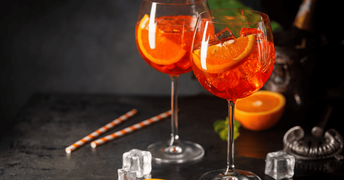 drink com aperol e tonica a combinacao perfeita para um brinde especial