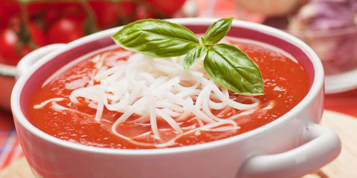 Receita de sopa de tomate cremosa