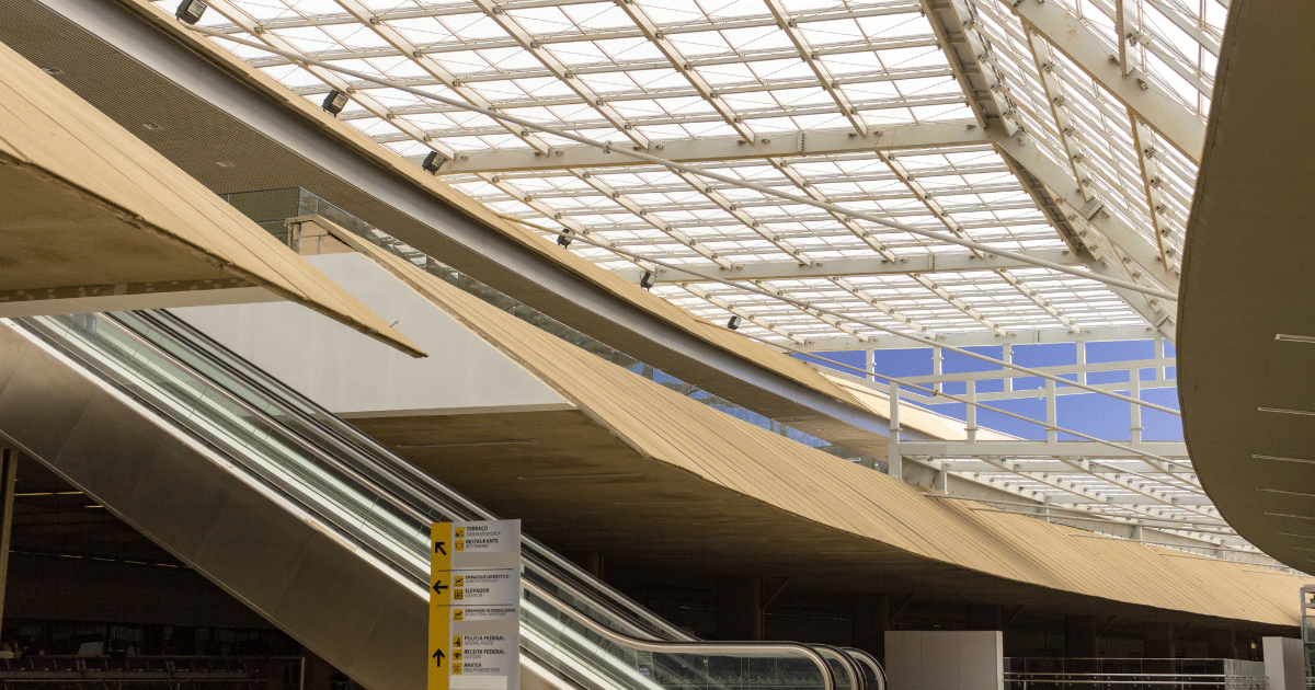 Noticiare - Aeroporto Internacional de Belo Horizonte/Confins (CNF) - Conheça os 7 maiores aeroportos do Brasil e suas infraestruturas incríveis. Tudo sobre esses hubs essenciais para o transporte aéreo nacional e internacional!