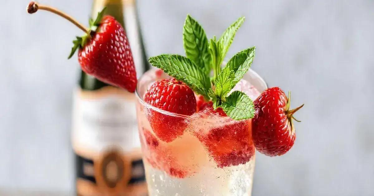 Ingredientes da Receita de Champagne com Licor de Coco e Frutas Vermelhas